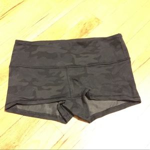 Lululemon boogie shorts size 6